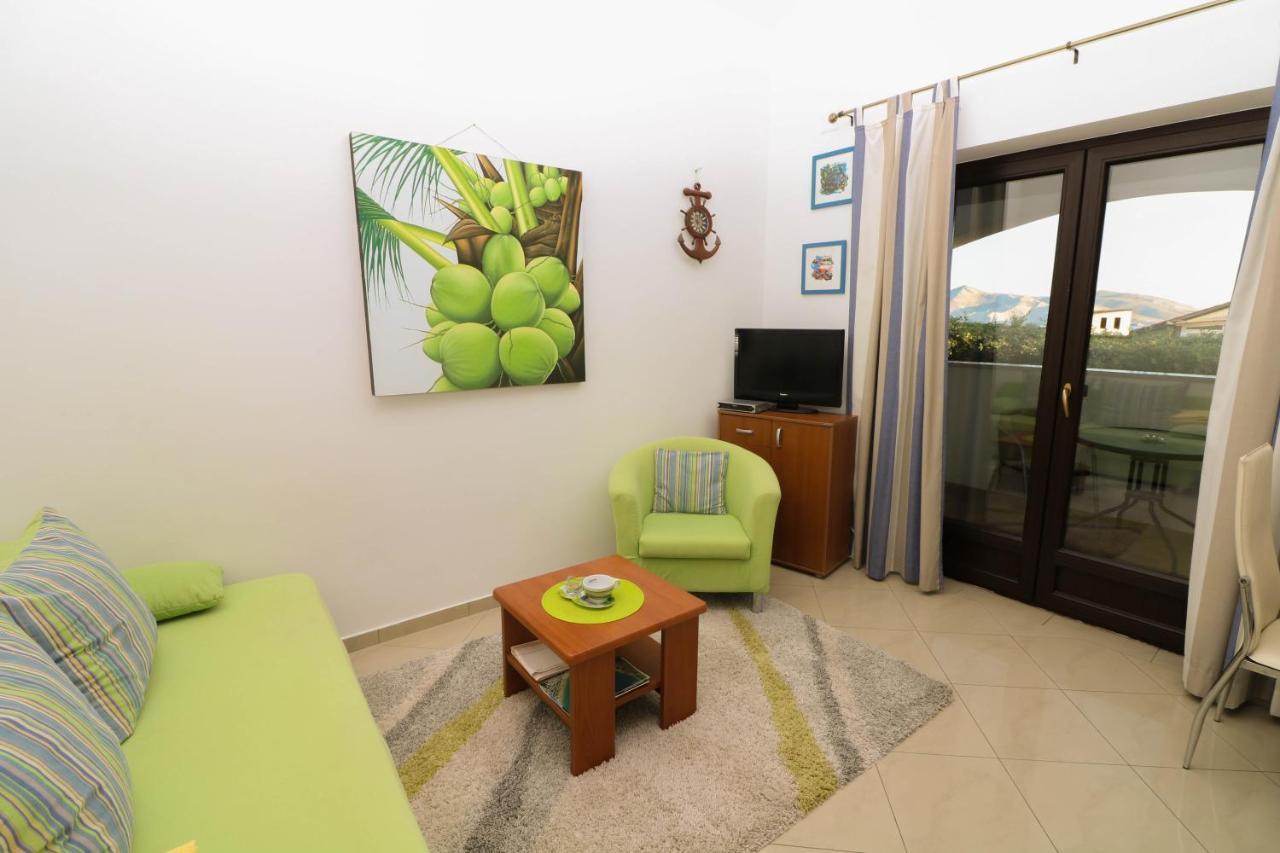 Apartments Blue And Green With Balcony Baška Exterior foto
