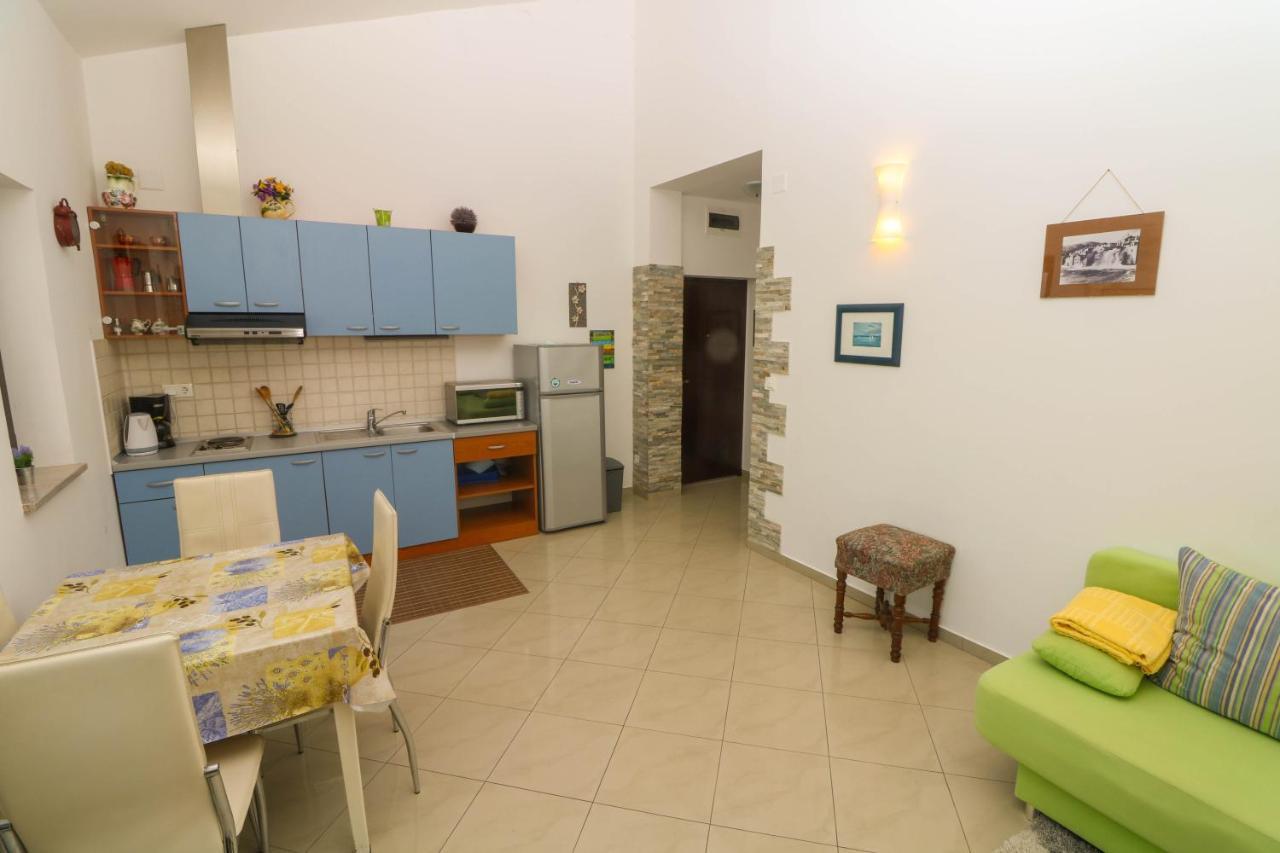 Apartments Blue And Green With Balcony Baška Exterior foto